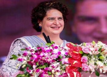 चुनाव आयोग ने प्रियंका गांधी को नोटिस जारी किया