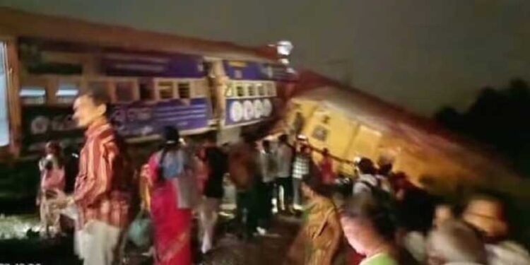आंध्र प्रदेश के विजयनगरम में बड़ा रेल हादसा
