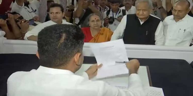 अशोक गहलोत ने सरदारपुरा सीट से भरा नामांकन