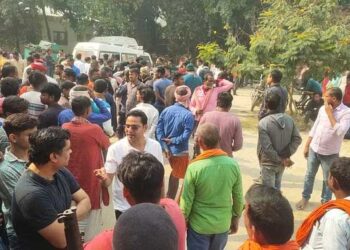 घर में आग लगने से दंपती समेत परिवार के 3 लोग जिंदा जले