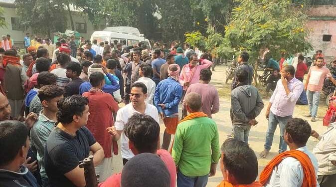 घर में आग लगने से दंपती समेत परिवार के 3 लोग जिंदा जले