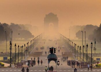 वायु प्रदूषण के चलते दिल्ली के स्कूलों में समय से पहले सर्दियों की छुट्टी