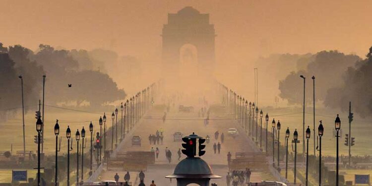 वायु प्रदूषण के चलते दिल्ली के स्कूलों में समय से पहले सर्दियों की छुट्टी