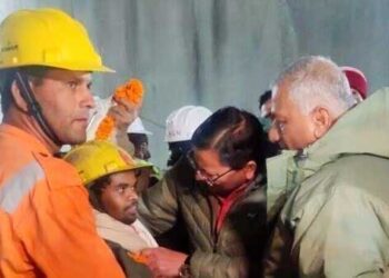 सिलक्यारा सुरंग से निकाले गए मजदूरों को मिलेंगे 1-1 लाख रुपये