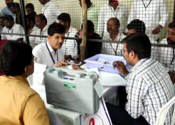 कांग्रेस को रुझानों में तेलंगाना में पूर्ण बहुमत
