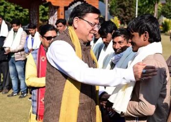 उत्तराखंड: रैट माइनर्स ने CM धामी को लौटाई इनाम राशि