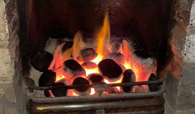 झारखंड में कोयला जलाकर सोने के बाद दम घुटने से 4 की मौत, 3 गंभीर