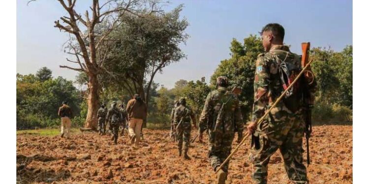 छत्तीसगढ़ में नक्सलियों से मुठभेड़ में सब इंस्पेक्टर शहीद