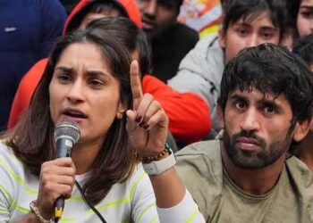 मेडल लौटाने जा रहीं विनेश फोगाट को पुलिस ने रोका