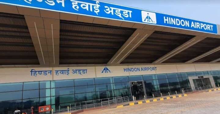 हिंडन एयरबेस में खोदी चार फुट गहरी सुरंग