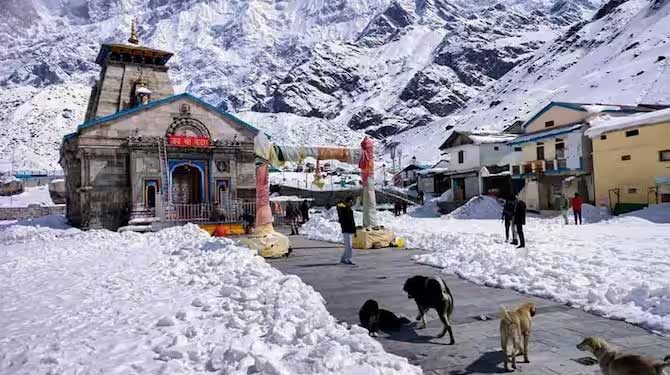 उत्तराखंड के बद्रीनाथ-केदारनाथ में लगातार बर्फबारी जारी