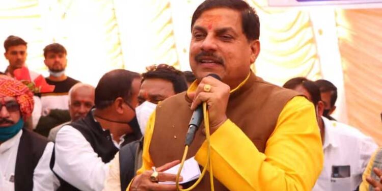 मध्य प्रदेश सरकार की कई योजनाओं पर कटौती की तलवार
