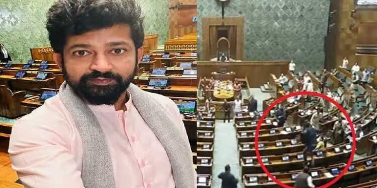 लोकसभा की कार्यवाही के बीच दो लोग दर्शकदीर्घा से कूद गए