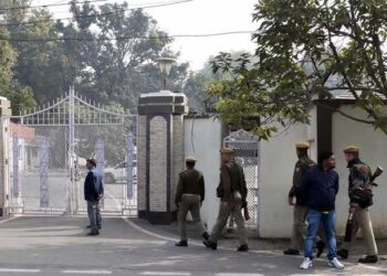 झारखंड में सीएम आवास के पास सीआरपीएफ जवानों के पहुंचने पर विवाद