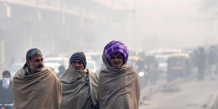 दिल्ली समेत पूरे उत्तर भारत में कड़ाके की सर्दी