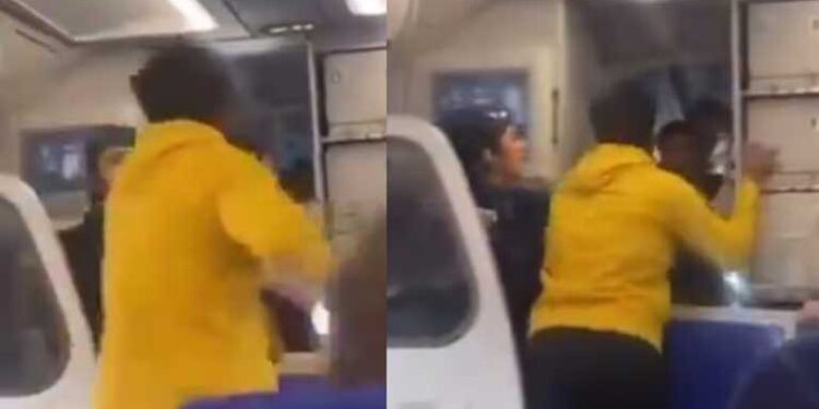 फ्लाइट में देरी को लेकर भड़का यात्री