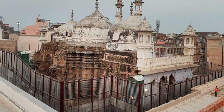 वाराणसी कोर्ट ने ज्ञानवापी मस्जिद के तहखाने में हिंदुओं को पूजा की दी इजाजत