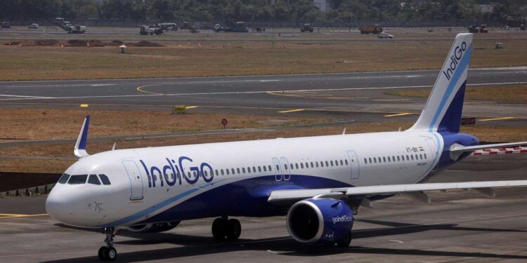 उड़ान भरते ही पटना-दिल्ली इंडिगो फ्लाइट में आई खराबी