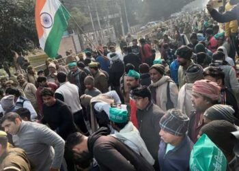 नोएडा में किसानों ने दिनभर किया हंगामा