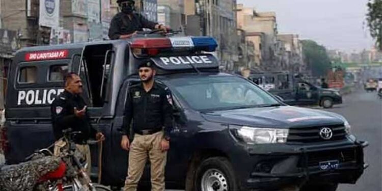 पाकिस्तान में यात्री वाहनों पर फायरिंग