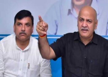 मनीष सिसोदिया और संजय सिंह एक साथ कोर्ट में पेश