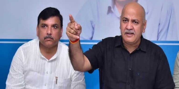 मनीष सिसोदिया और संजय सिंह एक साथ कोर्ट में पेश