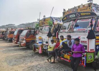 सरकार से वार्ता के बाद ट्रांस्पोर्टर संघ ने खत्म की हड़ताल