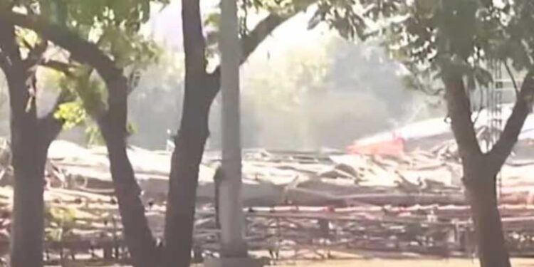 दिल्ली में जवाहरलाल नेहरू स्टेडियम  में बड़ा हादसा