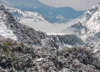 भारी बर्फबारी के कारण जम्मू-कश्मीर में अधिकांश राजमार्ग बंद