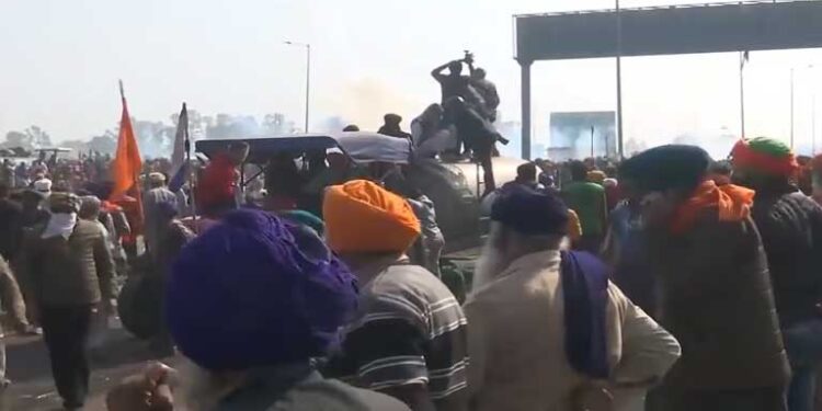 शंभू बॉर्डर पर किसान दिल्ली मार्च के लिए अड़े
