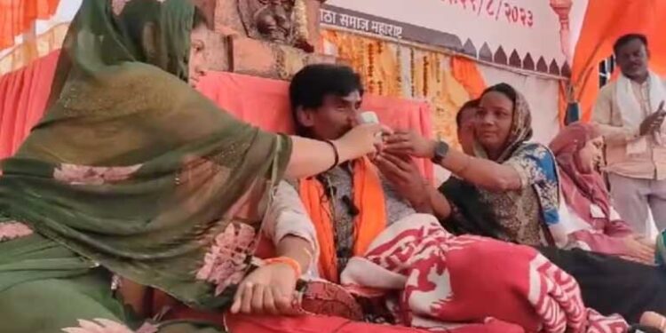 मनोज जरांगे ने 17 दिन बाद खत्म किया अनशन