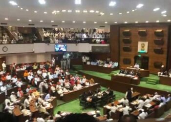 महाराष्ट्र विधानसभा के विशेष सत्र में मराठा आरक्षण बिल पारित