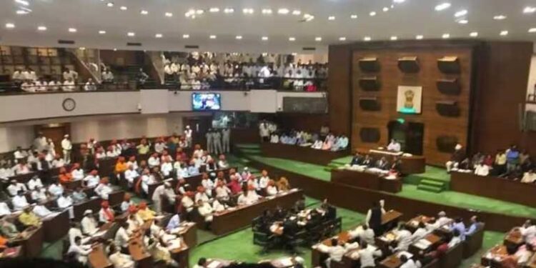 महाराष्ट्र विधानसभा के विशेष सत्र में मराठा आरक्षण बिल पारित