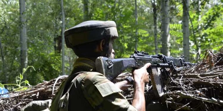 छत्तीसगढ़ के कांकेर में मुठभेड़ में तीन नक्सली ढेर