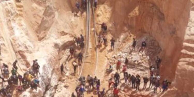 वेनेजुएला में अवैध खदान धंसने से 15 लोगों की मौत और 11 घायल