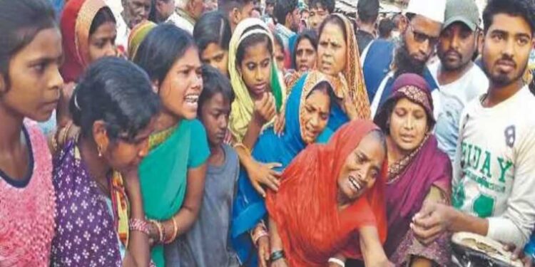 बेगूसराय में भीषण सड़क हादसे में मां-बेटी समेत तीन लोग की मौत