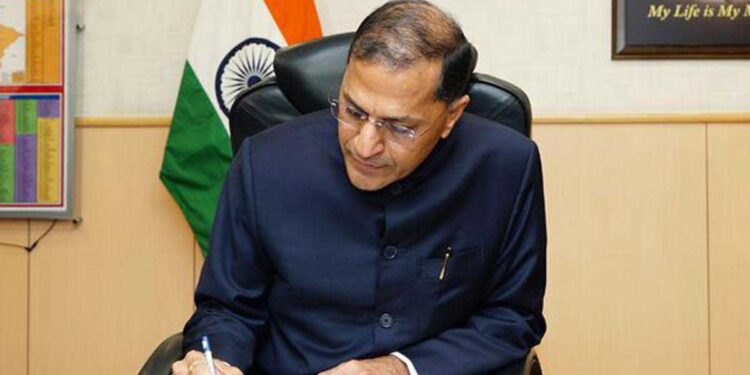 लोकसभा चुनाव से पहले चुनाव आयुक्त अरुण गोयल ने पद से इस्तीफा दिया