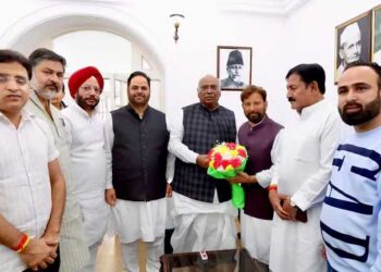 जम्मू-कश्मीर के दिग्गज नेता लाल सिंह कांग्रेस में शामिल