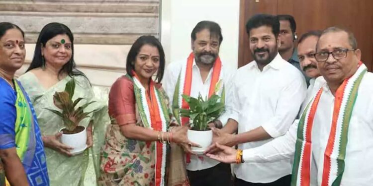 हैदराबाद की मेयर विजयलक्ष्मी कांग्रेस में शामिल