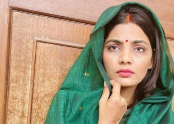 संसद को ऑर्केस्ट्रा, डीजे नहीं बनाया जाना चाहिए-नेहा सिंह राठौड़