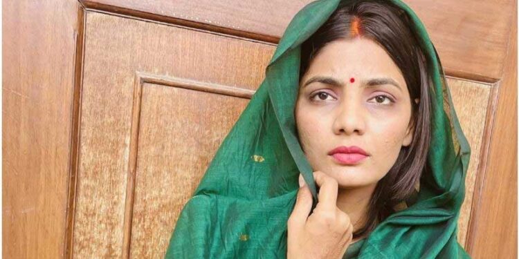 संसद को ऑर्केस्ट्रा, डीजे नहीं बनाया जाना चाहिए-नेहा सिंह राठौड़