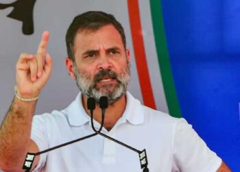 राहुल गांधी रोडशो के दौरान शादी समारोह में हुए शामिल