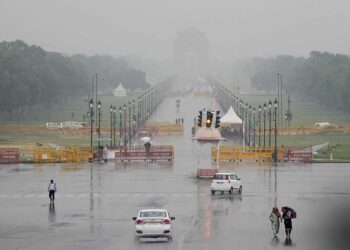 देश में बदला मौसम का मिजाज, पहाड़ों पर बर्फबारी