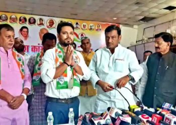 नीतीश के मंत्री महेश्वर हजारी के बेटे कांग्रेस में शामिल