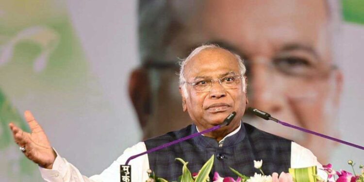 बिहार में तथाकथित डबल इंजन सरकार लगातार दुर्घटनाओं का शिकार:खड़गे
