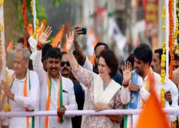 प्रियंका गांधी के अलवर रोड शो भारी भीड़