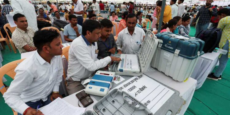 लोकसभा चुनाव के दूसरे चरण में 13 राज्यों की 88 सीटों पर वोटिंग आज