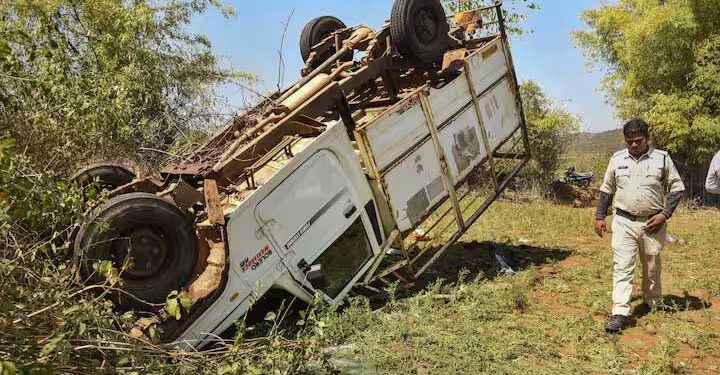 छत्तीसगढ़ के कवर्धा में दर्दनाक सड़क हादसा