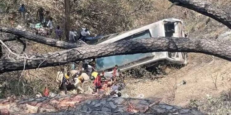 जम्मू-कश्मीर में दर्दनाक सड़क हादसा