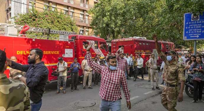 आयकर विभाग की इमारत में आग, एक अधिकारी की मौत